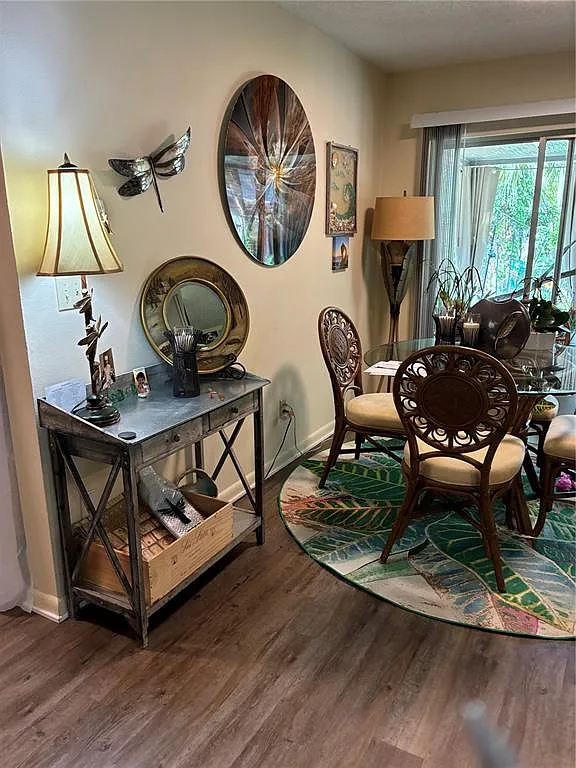 2 bed, 2.0 bath, 869 sqft, $1,300 — Photo 3
