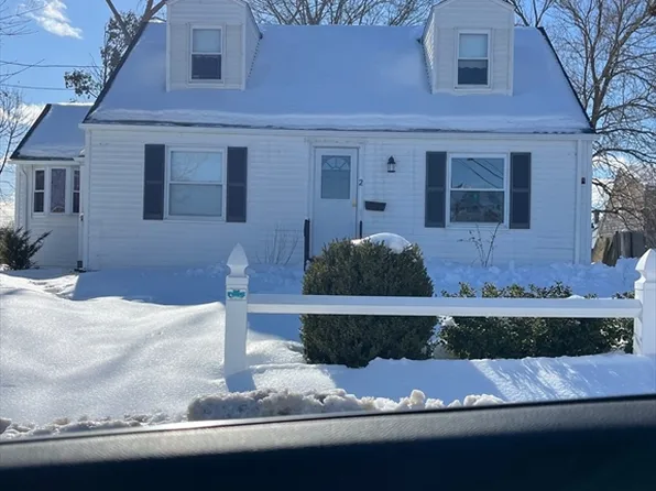 2 Wellesley Ave, Lowell, MA 01851