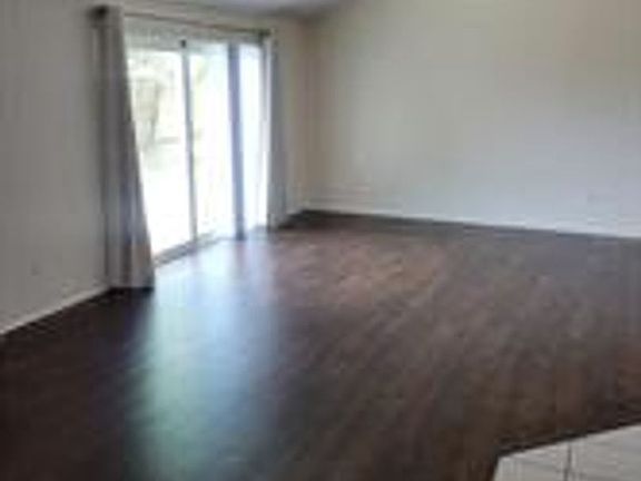 2nd image of 1050 Huntington Ct