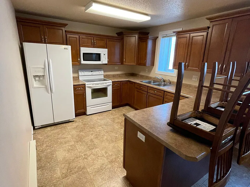420 8th Ave W #3