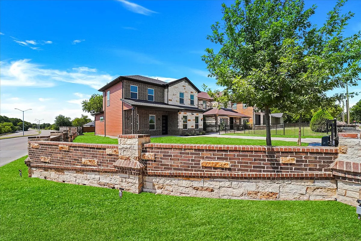4 bed, 2.5 bath, 2275 sqft, $3,000 — Photo 4