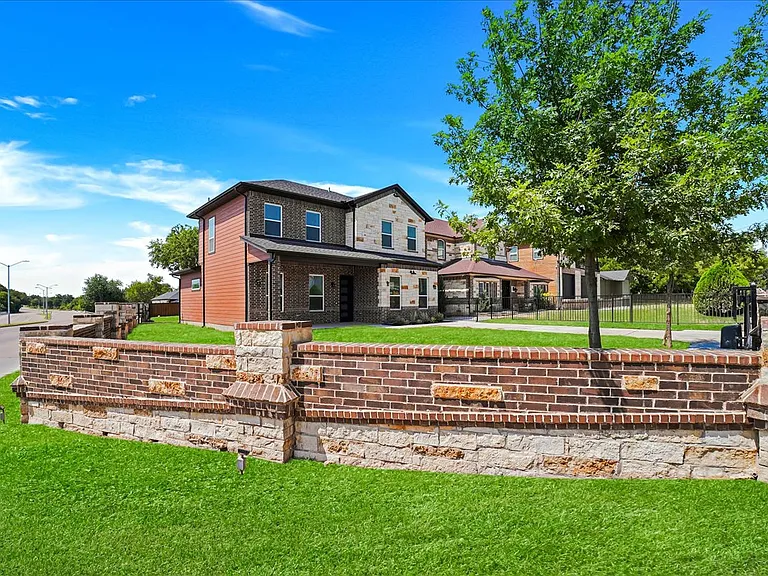 8924 Dunlap Dr — Photo 4
