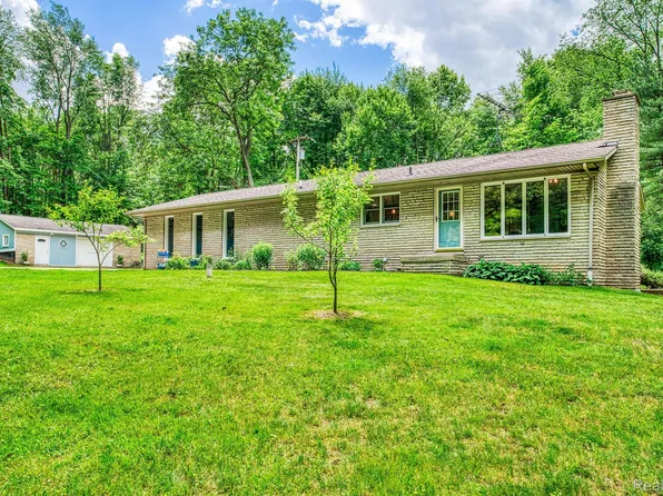 6275 Owosso Rd, Fowlerville, MI 48836