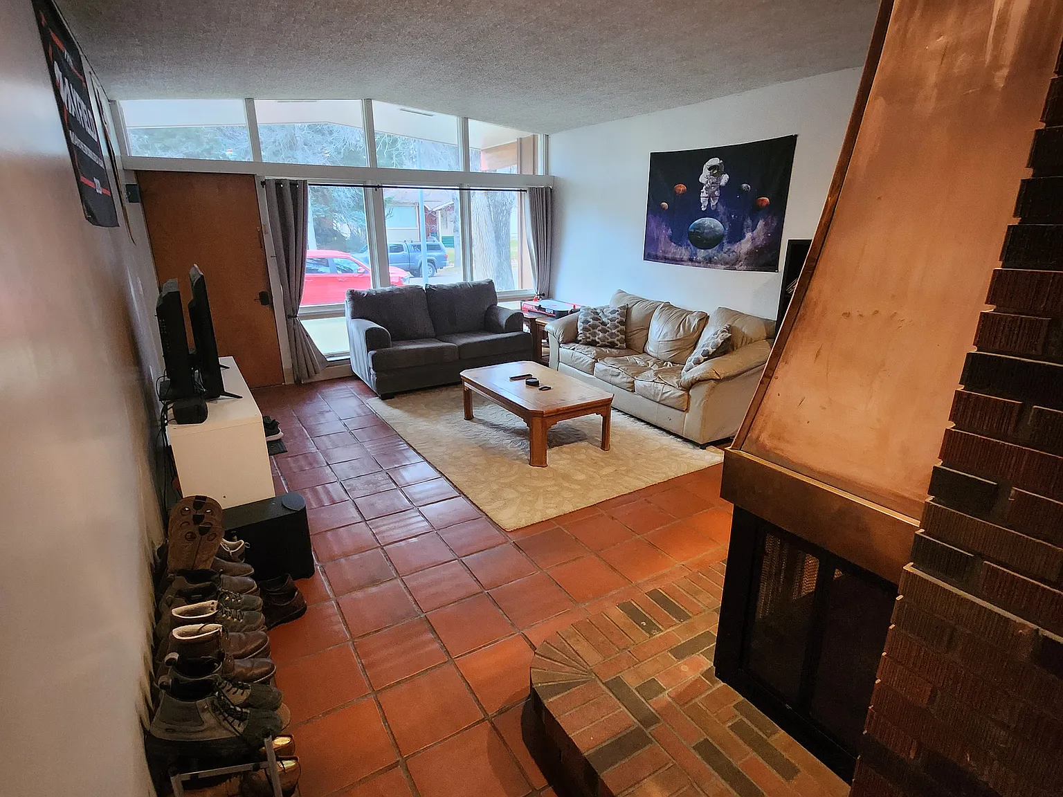 5 bed, 2444 sqft, $950 — Photo 2