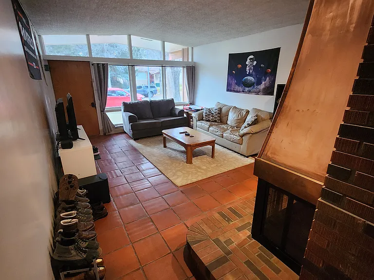 1216 S Grand Ave — Photo 2