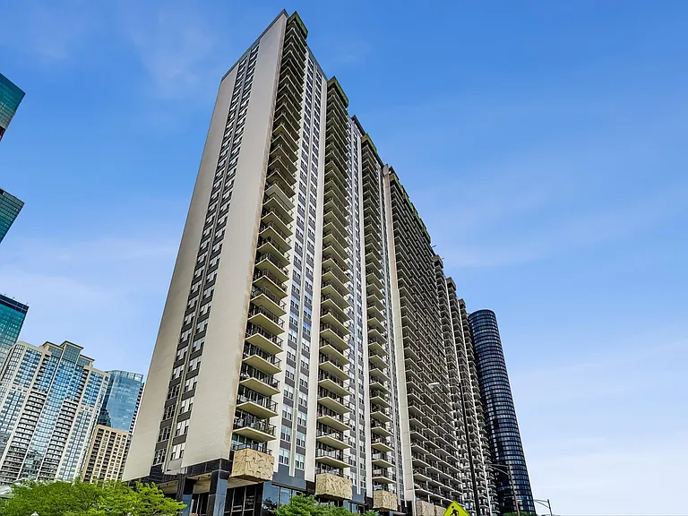 400 E Randolph St #3326 — Photo 3