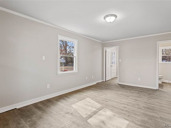 4th image of 544 Briarwood Cir