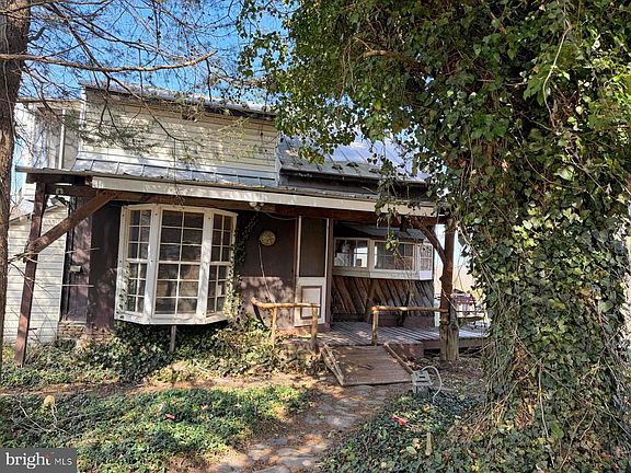 5th image of 986 Rushing River Rd