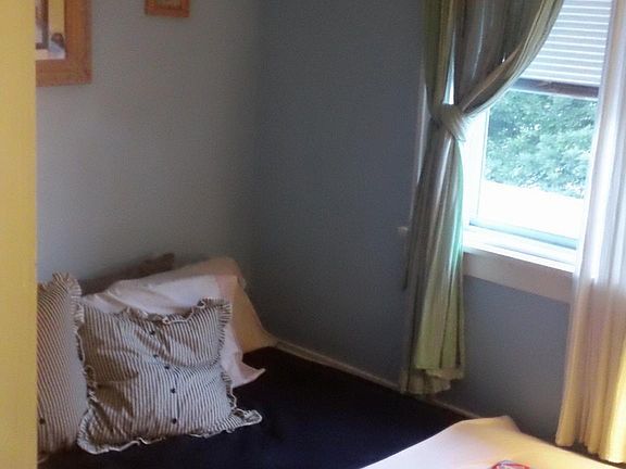 5th image of 216 20th Ave NE
