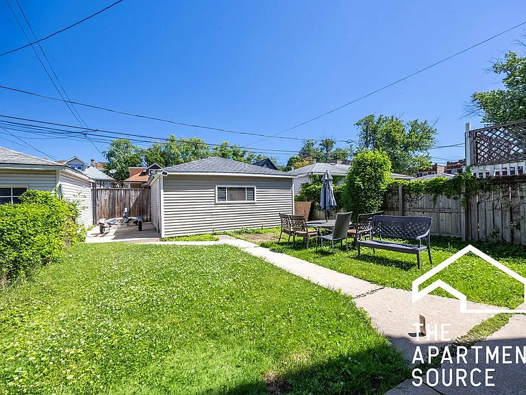 3310 W Berteau Ave #2 — Photo 18