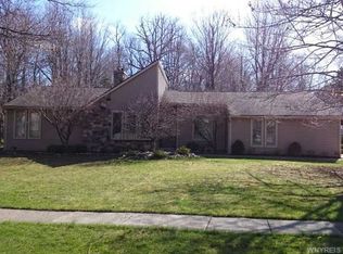 237 Ransom Oaks Dr, East Amherst, NY 14051