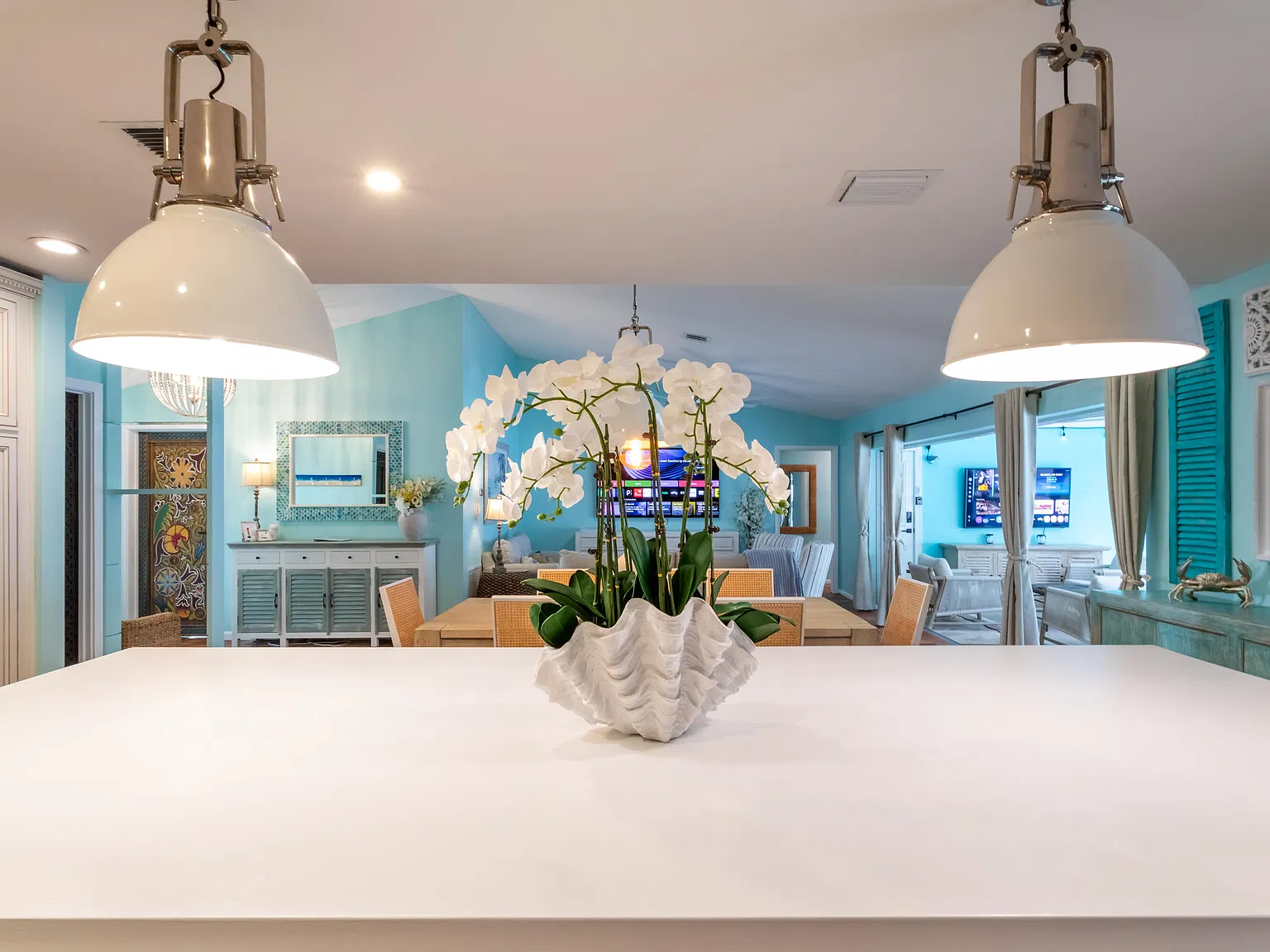 3 bed, 2.0 bath, 1610 sqft, $9,000 — Photo 3