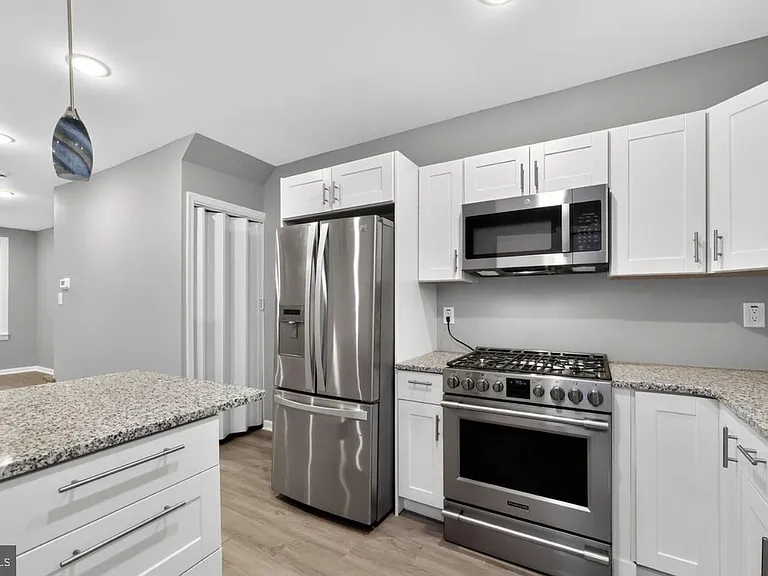 1333 S Newkirk St — Photo 6