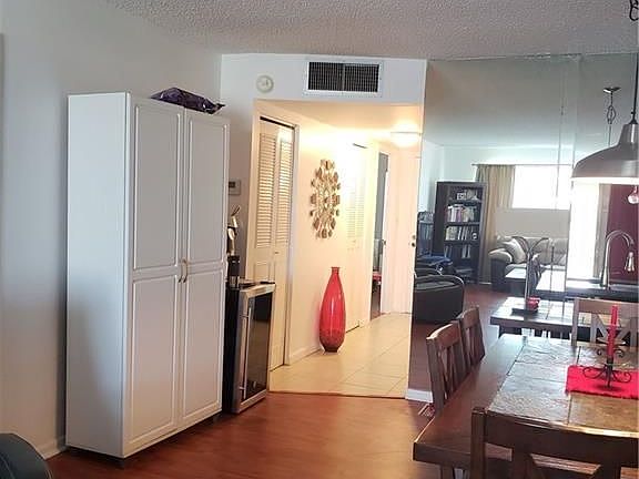 4th image of 860 SE 6th Ave APT 308