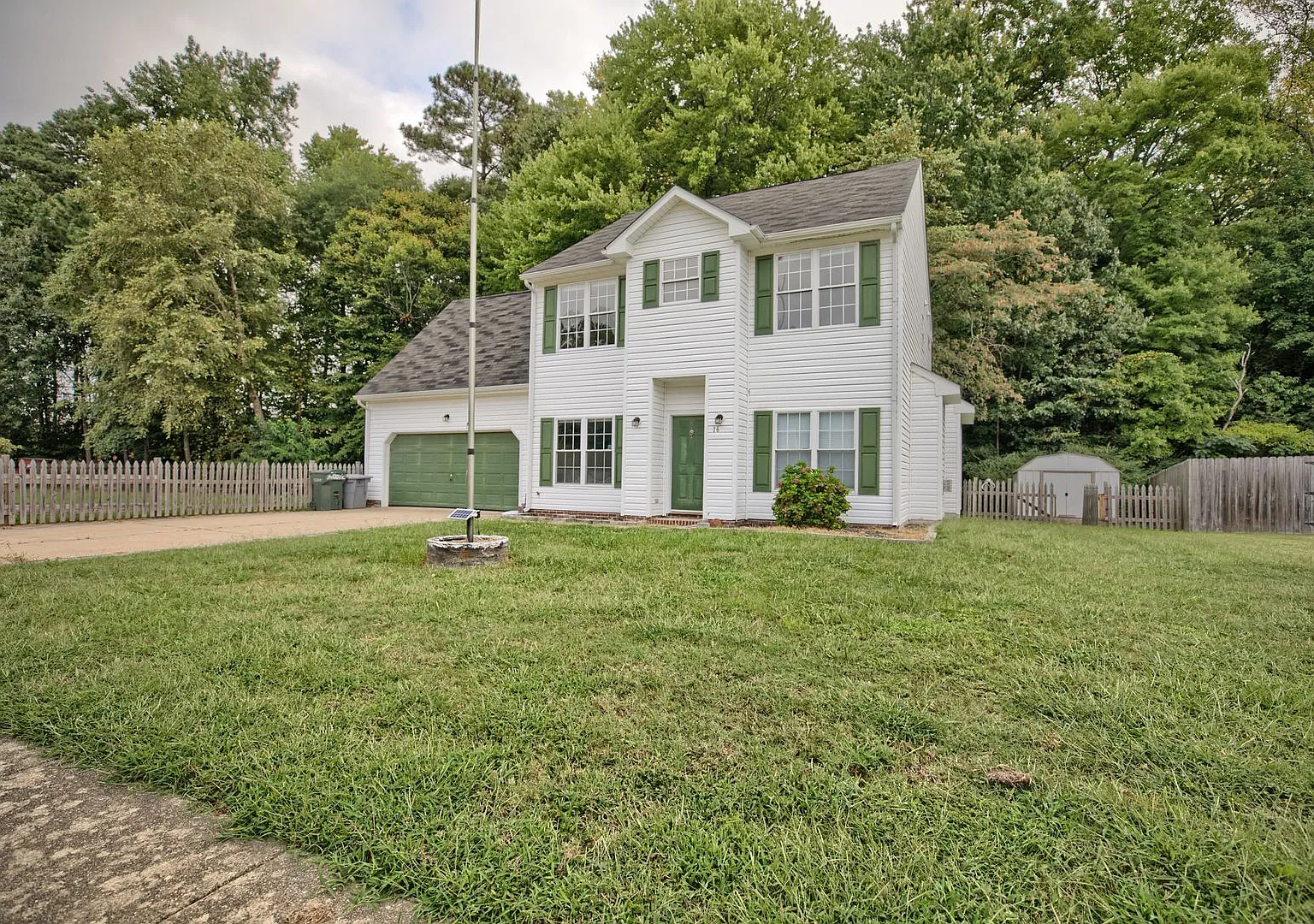 4 bed, 2.5 bath, 1978 sqft, $2,600 — Photo 2