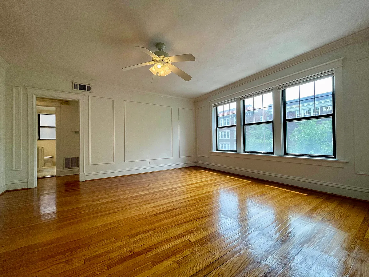 Building Photo - 6323 S Rosebury Ave #2E