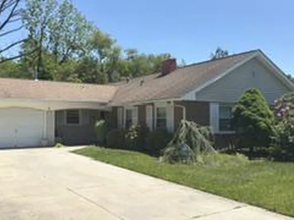 6 Meadowbrook Pl, Willingboro, NJ 08046