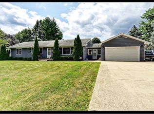 3N542 Elizabeth St, Addison, IL 60101