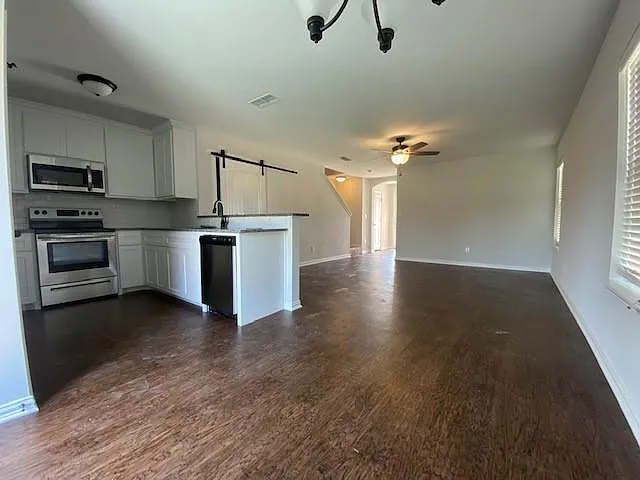233 W Forest Ave — Photo 5