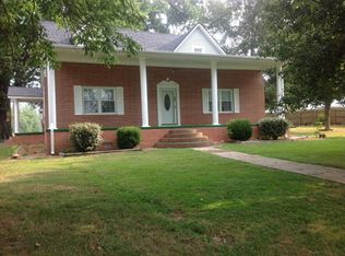 208 E Main St, Gleason, TN 38229