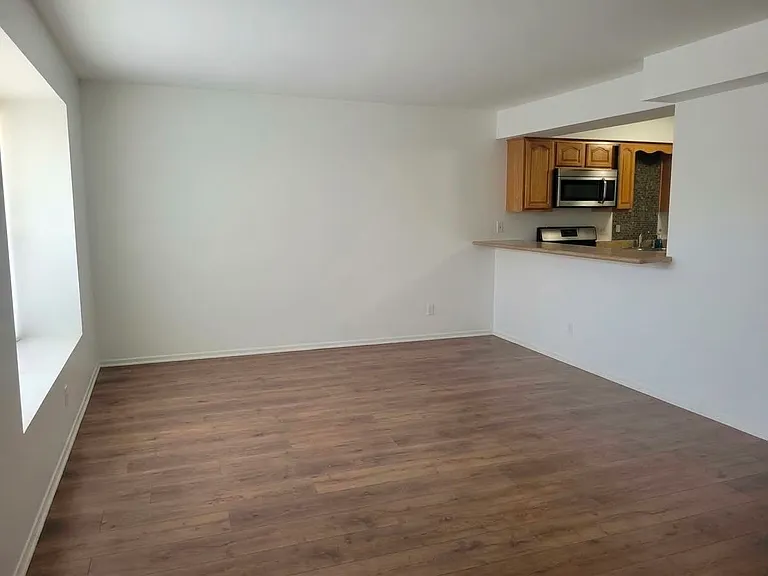 70 Sandybrooke Dr — Photo 3