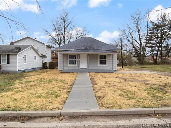 222 W 3rd St, Eldon, MO 65026
