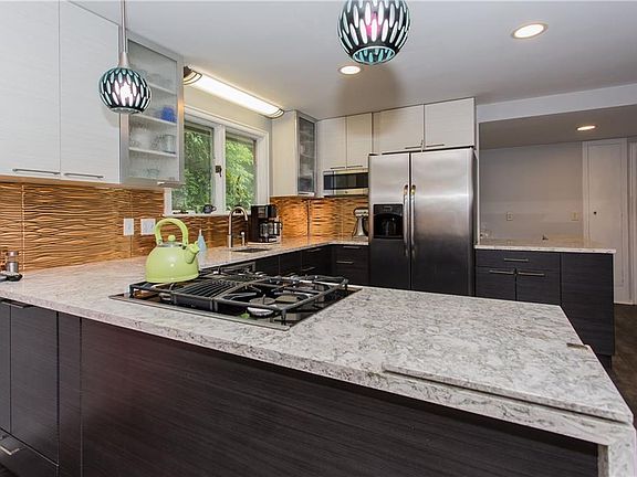 2nd image of 607 Scott Ave