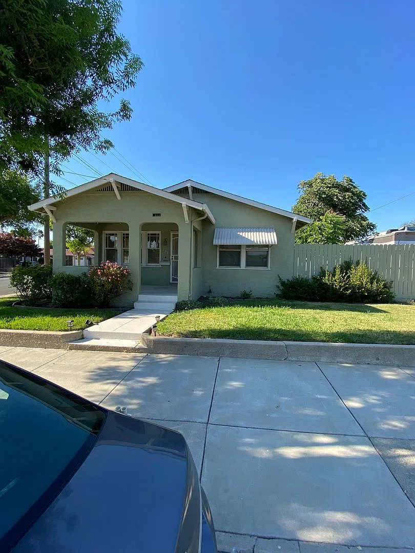 Charming curb appeal in older Antioch! Sharp 2 bedroom corner home!! — Photo 1