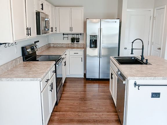 3rd image of 15 Havenhill Pl