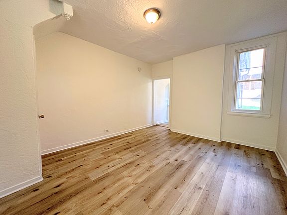 4th image of 156 Middle St