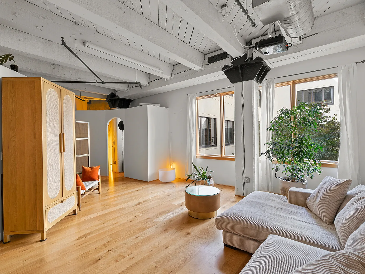 Studio, 755 sqft, $2,400 — Photo 3