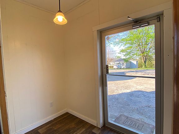 4th image of 647 Smith Ridge Rd