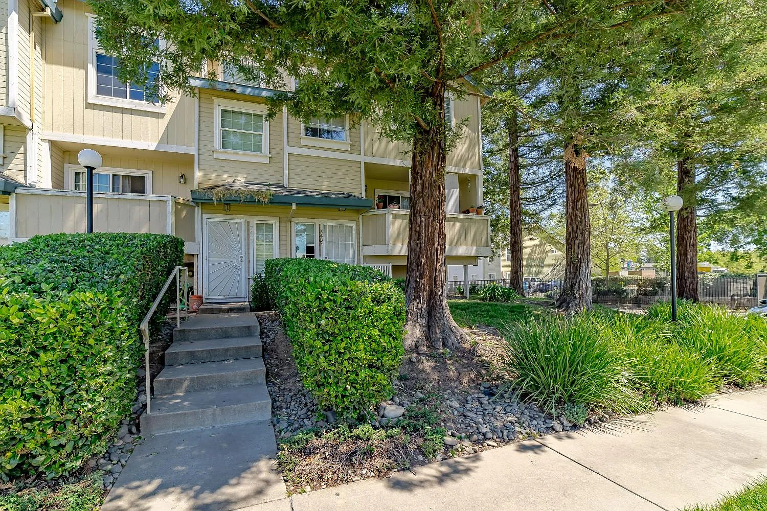 7404 Kallie Kay Ln photo 1