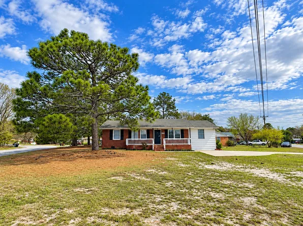 610 Woodburn Dr, Fayetteville, NC 28311