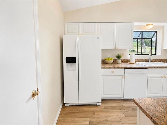 4th image of 1203 Saxony Cir APT A