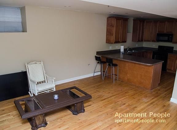 2nd image of 2642 N Ashland Ave #Gdn