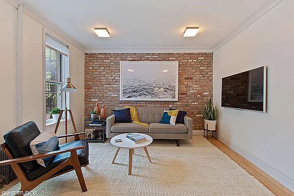 1st image of 204 W 10th St APT 2