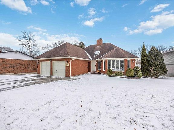 2nd image of 991 Lakeshore Rd