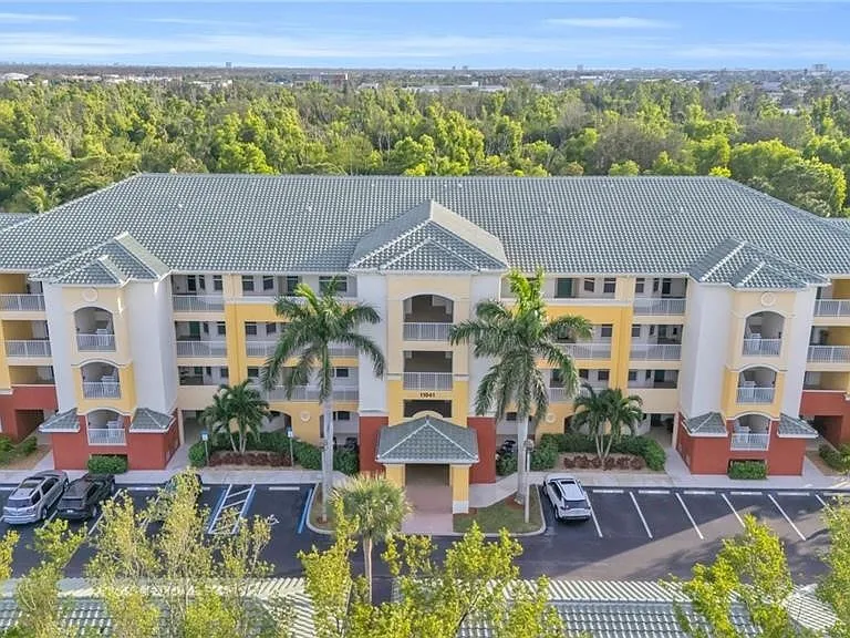 11041 Gulf Reflections Dr #305 — Photo 2