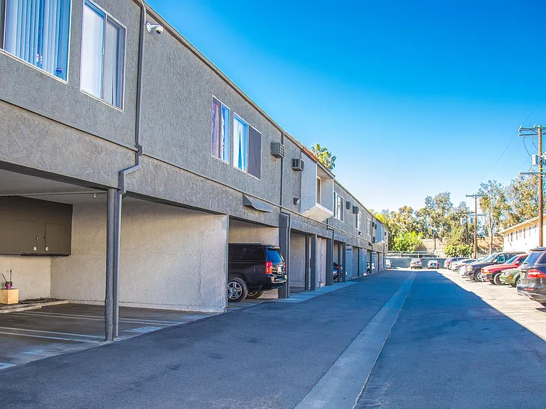 5345 Sepulveda Boulevard — Photo 12