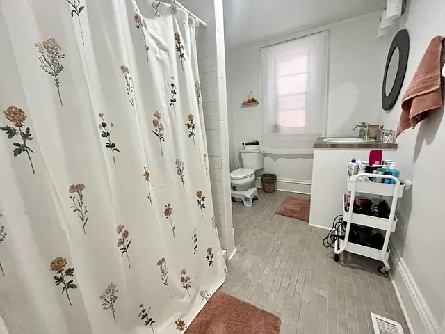 104 E Dayton St — Photo 4