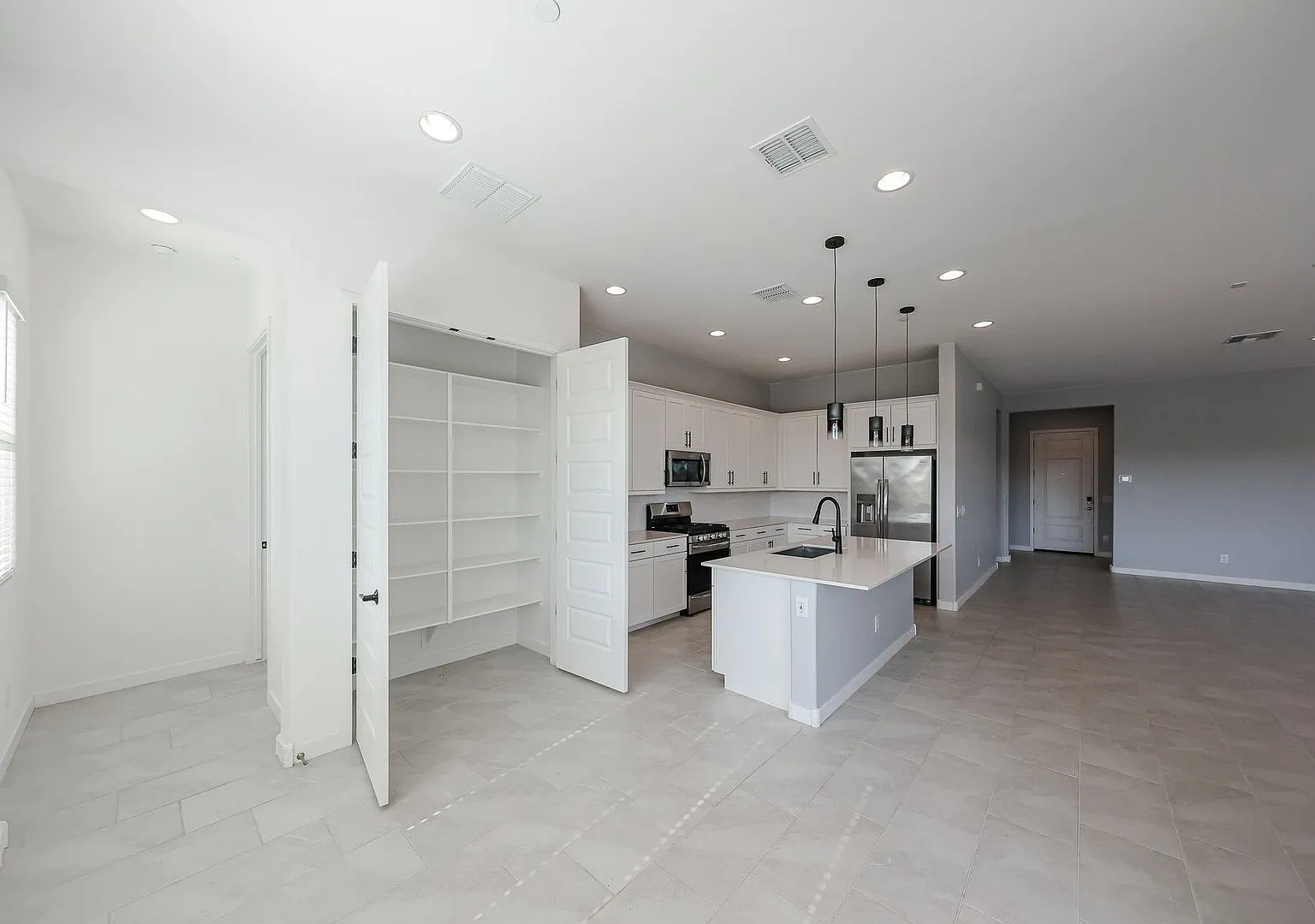 Flexible floorplan in Mystic at Lake Pleasant! — Photo 2