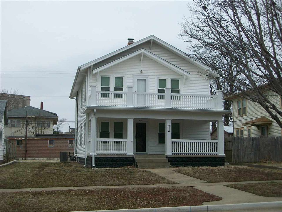 1st image of 611 S A St