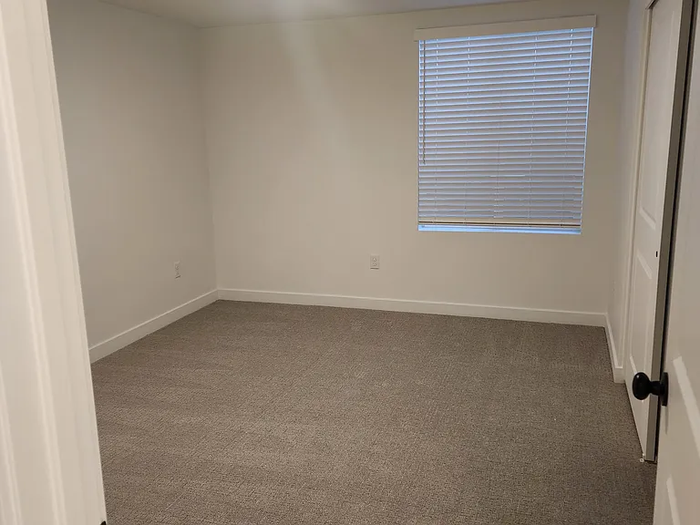 608 W Domanick Way #B — Photo 9