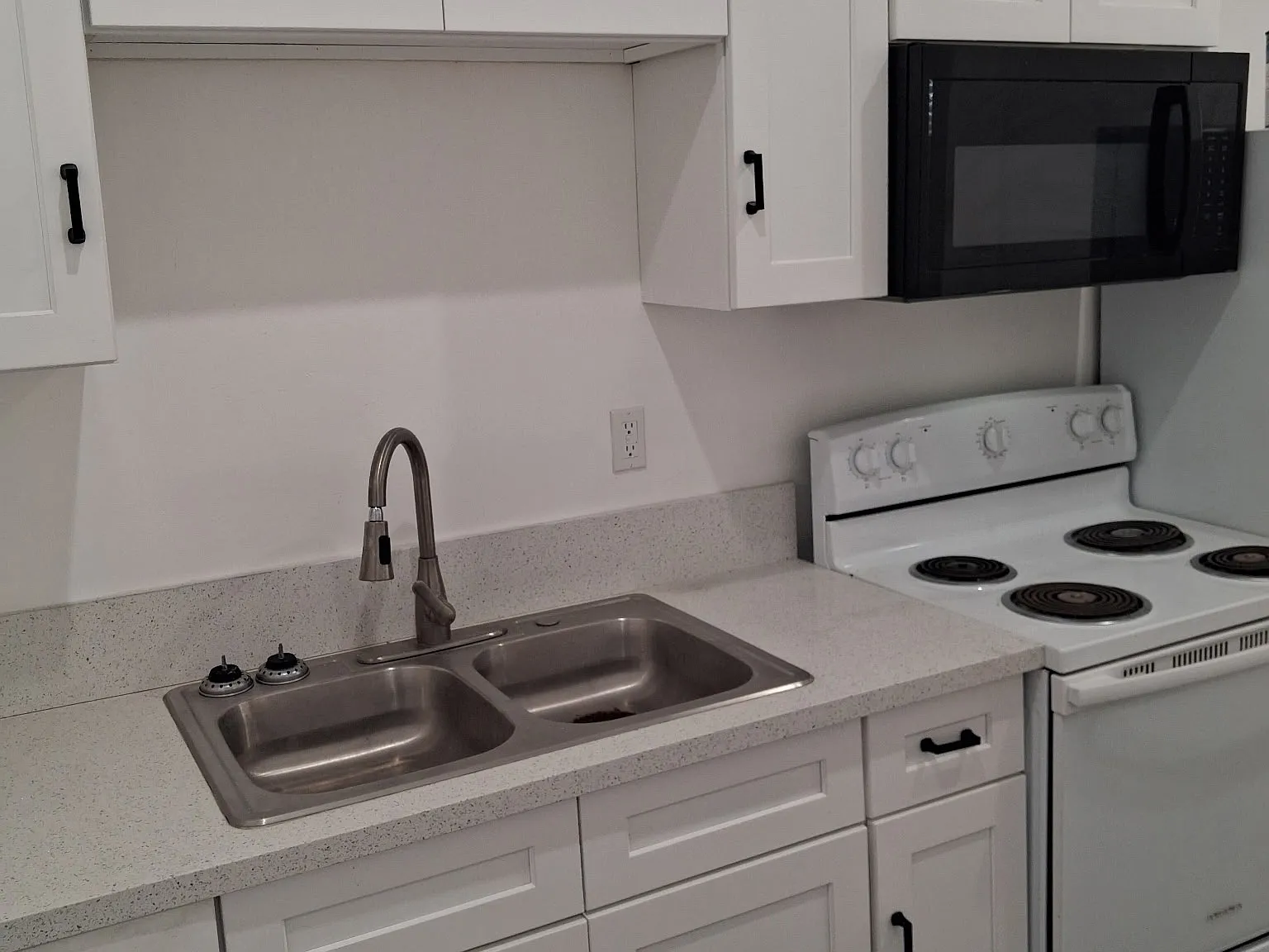 9705 S Normandie Ave — Photo 1