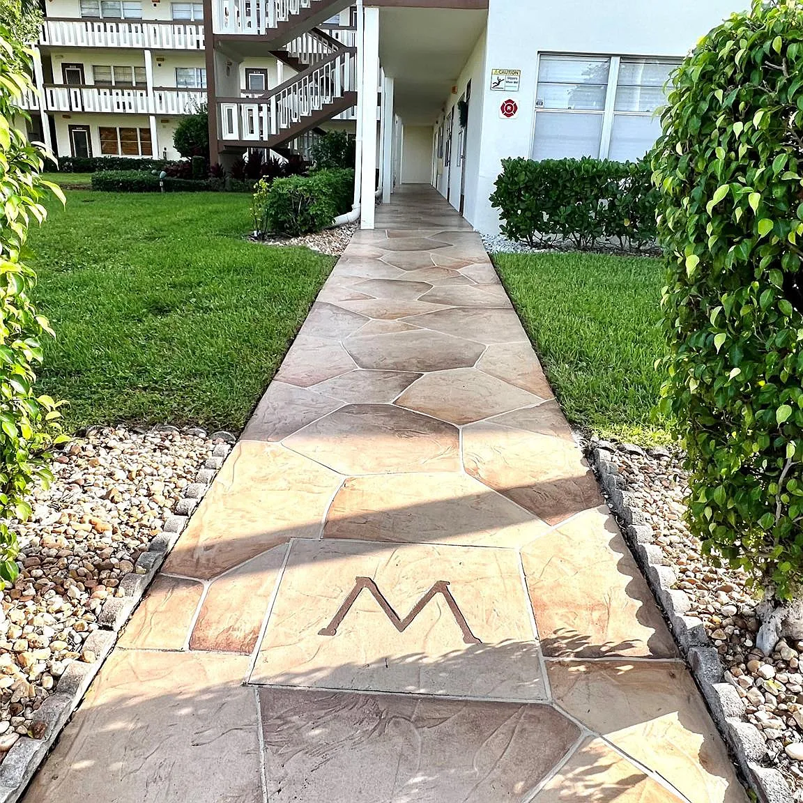 1 bed, 1.5 bath, 715 sqft, $1,475 — Photo 1