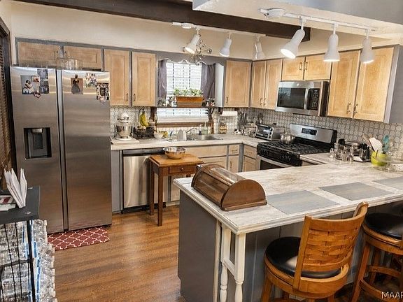 5th image of 3921 Strathmore Dr