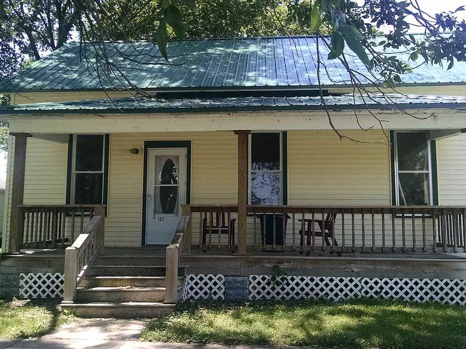 1st image of 121 N 6th St