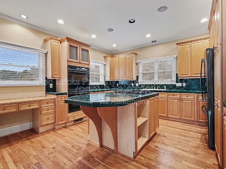 1760 Jacobs Way — Photo 9