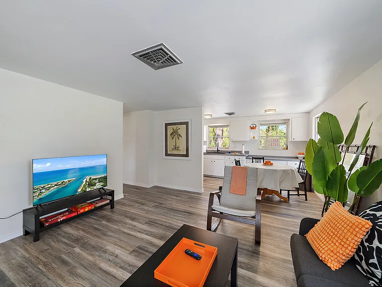 708 Shore Rd #C — Photo 11